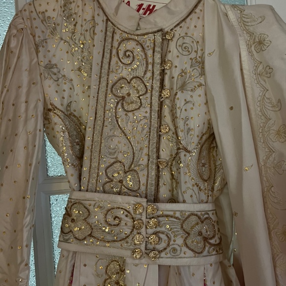 Stunning East Indian embroidered dress with scarf/shawl - Picture 7 of 7